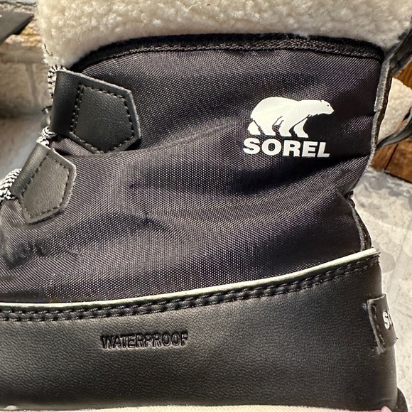 Sorel - Youth Unisex Whitney Carnival Black Sherpa Short Winter Boot size 5 - Picture 5 of 5